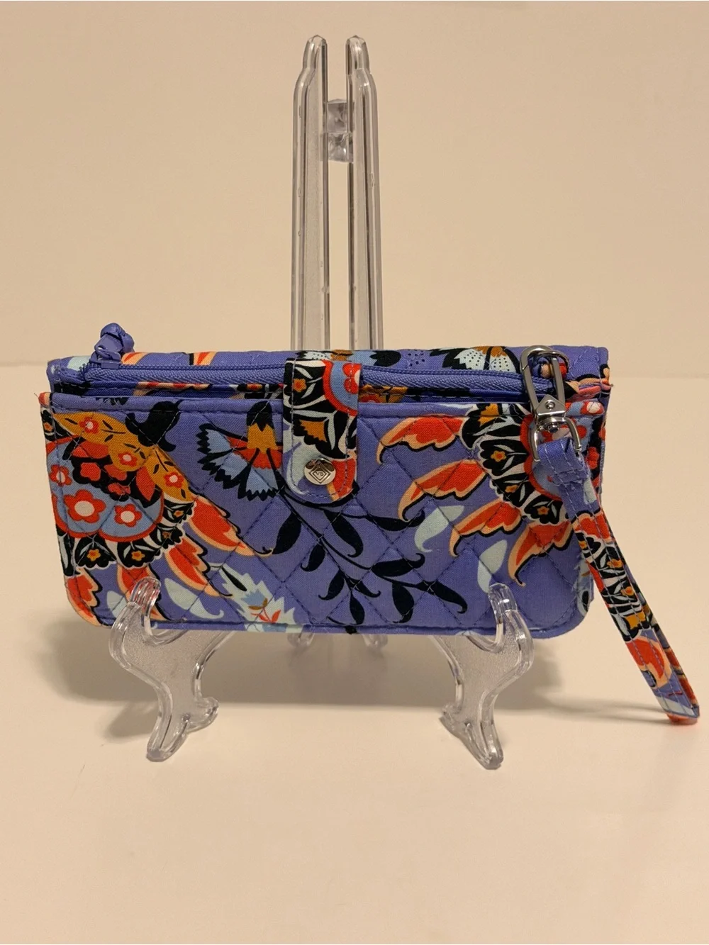 NWOT Vera Bradley Wristlet Wallet in the Mural Garden Pattern